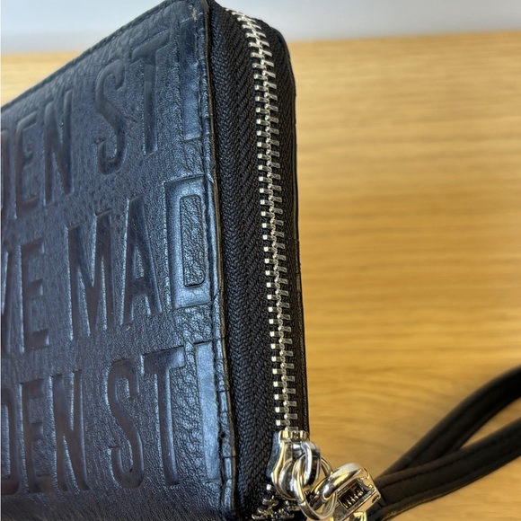 Steve Madden Black Embossed Logo Wristlet Wallet NWOT - Picture 5 of 12